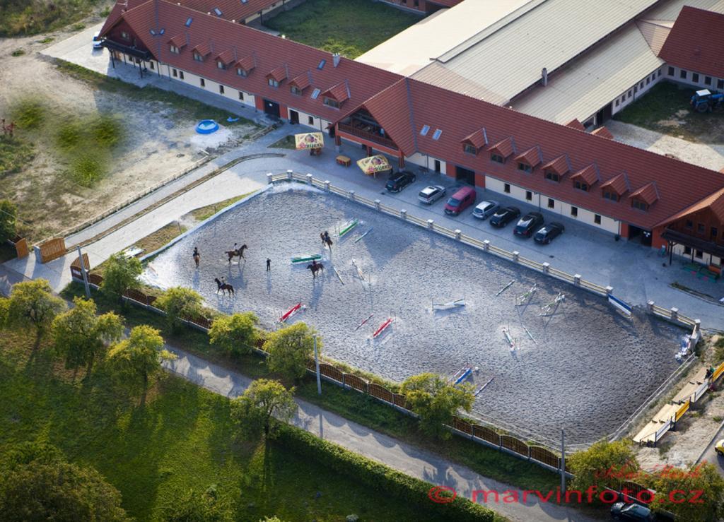 Hotel Farma Vysoka Chrastava Bagian luar foto