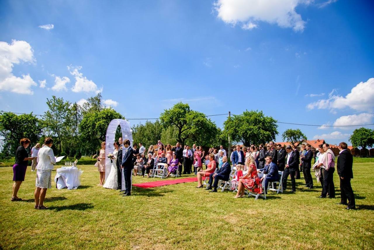 Hotel Farma Vysoka Chrastava Bagian luar foto