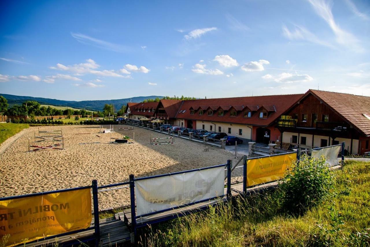 Hotel Farma Vysoka Chrastava Bagian luar foto